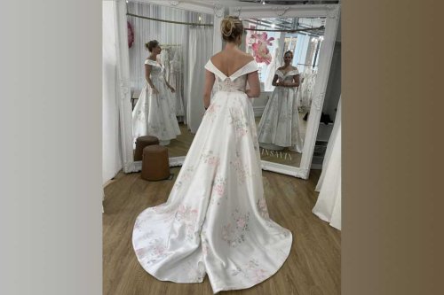 That bride’s wacky ‘glitch in the matrix’ iPhone photo has a simple explanation