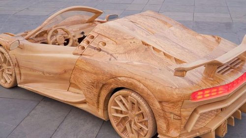 Für seinen Sohn: Tischler baut Bugatti aus Holz - und das Ding fährt!