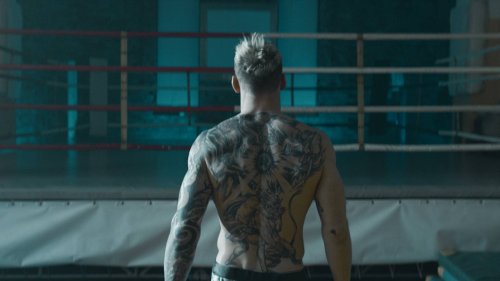 Nazi-Boxer sorgt wegen Tattoos für Empörung - dann schlägt Karma zu