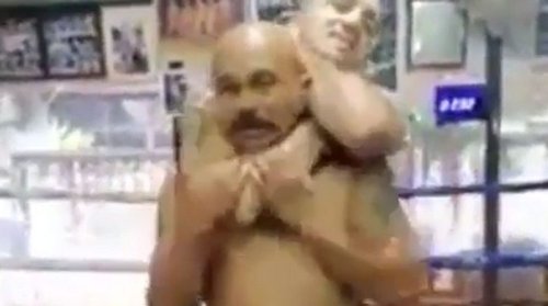 VIDEO: MMA-Fighter enthüllt - so kommt JEDER aus einem tödlichen Würgegriff