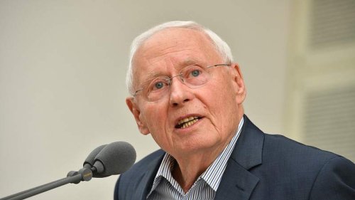 Oskar Lafontaine zerstört Außenministerin Annalena Baerbock