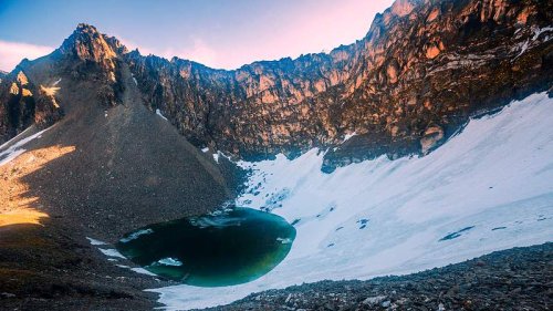 Bergsee fließt nach Jahren ab - offenbart grausames Geheimnis