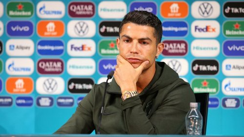 At press conference: Superstar Cristiano Ronaldo destroys Coca-Cola