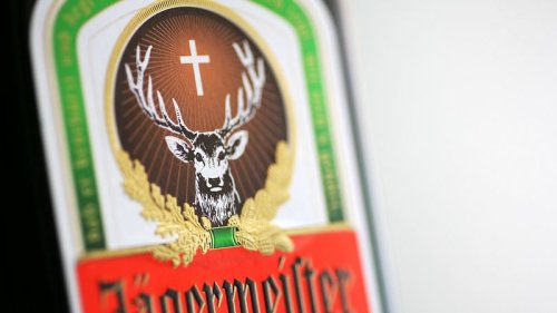 Mann trinkt Jägermeister-Flasche in Rekordzeit aus - tot