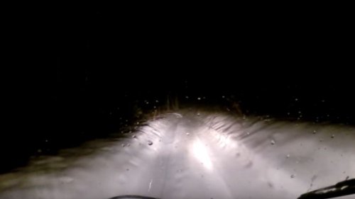 Russland rätselt: Dashcam filmt mysteriöses Schneewesen