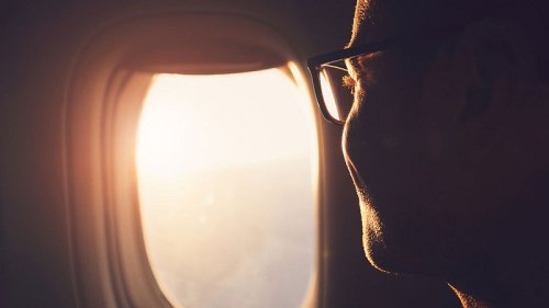 Warum man im Flugzeug nicht am Fenster sitzen sollte