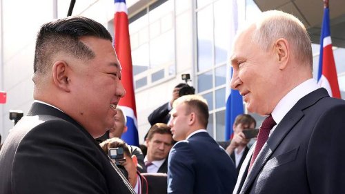 "Für persönlichen Gebrauch": Putin schenkt Kim Jong-un Luxusauto!