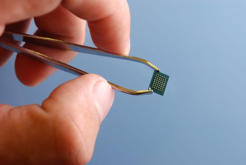 Mann bekommt futuristischen Chip in Hand eingebaut - Internet rastet aus