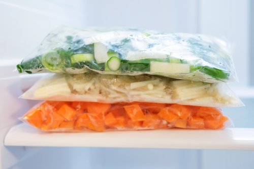 Vos légumes ramollissent après congélation : voici ce qu’il faut faire pour les garder croquants (et personne ne vous l’a jamais dit !)