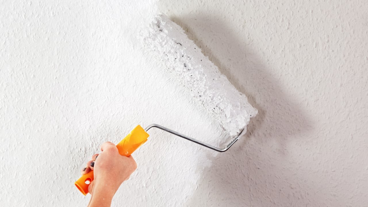Avant de quitter votre logement en location, faites attention à cette règle souvent ignorée sur la peinture