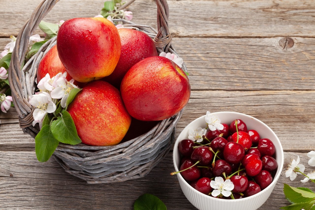 Fini les pommes et cerises, découvrez les fruits qui transformeront nos jardins dans le futu