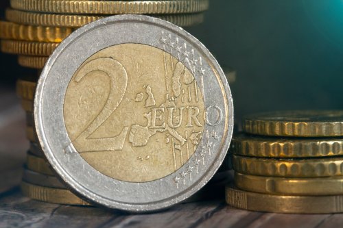 Cette pièce de 2 € peut vous rapporter jusqu'à 5 000 €, et elle n’est pas si rare : vérifiez vite votre porte-monnaie !