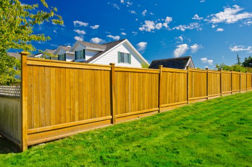 Installation d’une clôture : que dit la loi ?