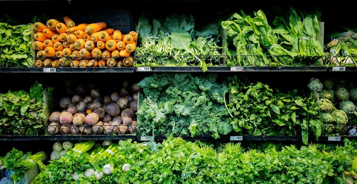 Ce légume d’hiver qu’on croit sain est l’un des plus touchés par les pesticides : évitez-le au supermarché et cultivez-le à la place