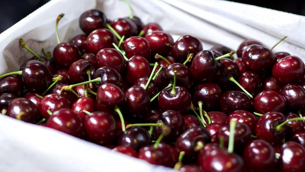 Ouvrez toujours une cerise en deux avant de la manger : ce que l’on peut trouver à l’intérieur est effrayant