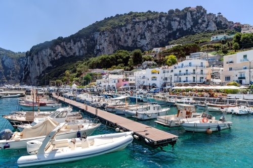 Italie, une invasion géante de moucherons paralyse une ville entière et oblige les habitants à se cloîtrer chez eux « comme à l’époque du Covid »