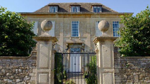 "Des cabanes partout, un barbecue dans la chambre" : une superbe maison de Stains transformée en décharge par une centaine de squatteurs
