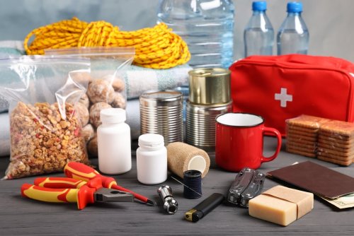 Pénuries, catastrophes, coupures : pourquoi l’UE vous pousse à préparer un kit de survie de 72 heures dès maintenant pour pouvoir survivre 3 jours
