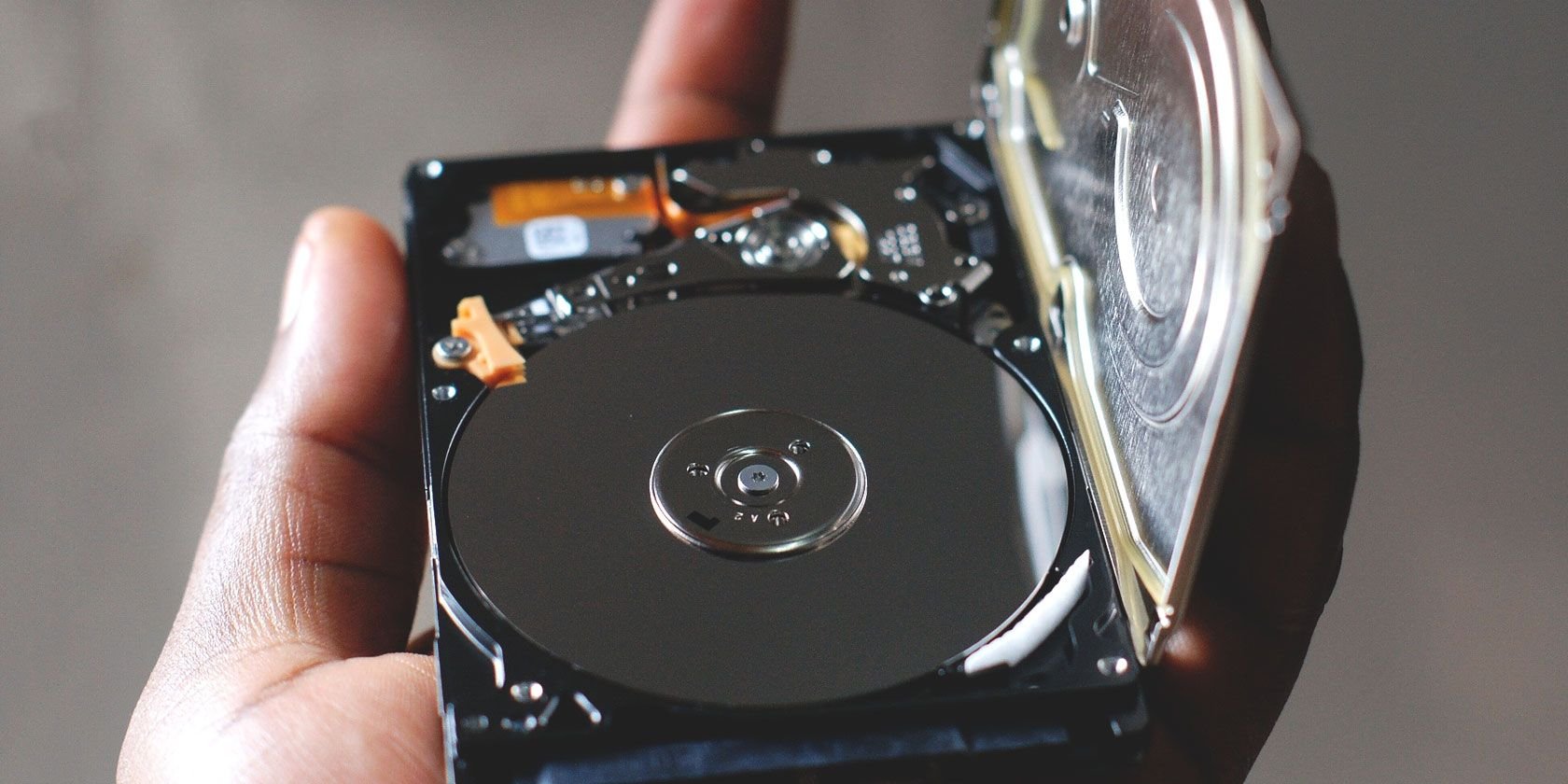 How to Connect and Get Data Off a Hard Drive With These 6 Methods