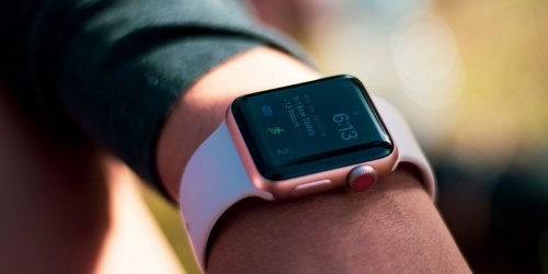 7 Ways Seniors Can Benefit From Wearing an Apple Watch