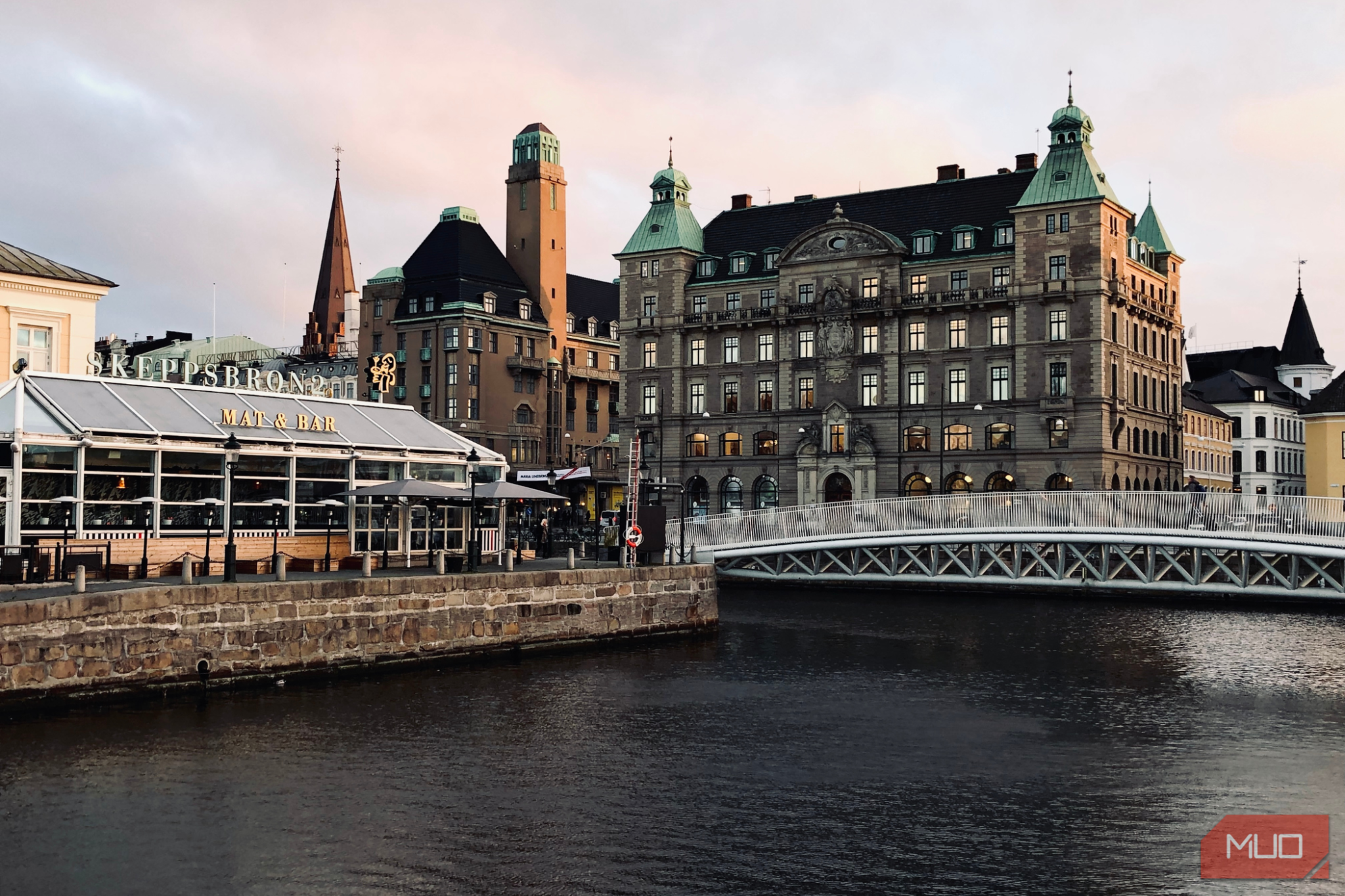 Here's How I Take Better Architectural Photos With My Smartphone
