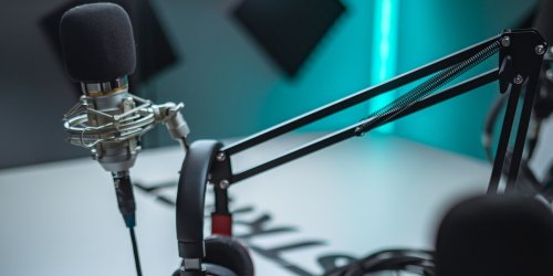 How to Generate Ideas for Your First Podcast: 5 Ways