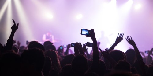 How to Take Great Pictures at a Concert With Your Smartphone: 10 Tips