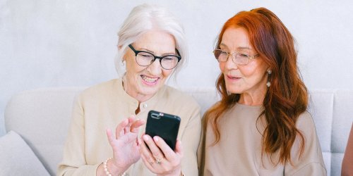 6 Apps Every Senior Should Have on Their iPhone