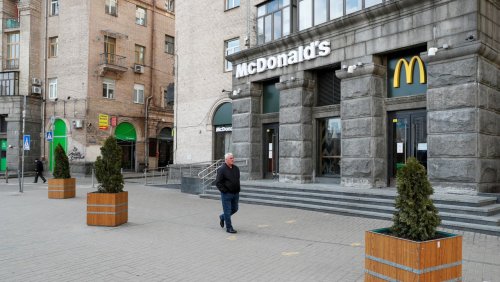 Wiedereröffnungen McDonald's kehrt in die Ukraine zurück