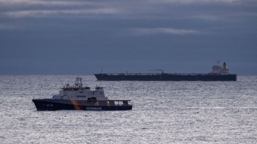 Öltanker „Eventin“ vor Rügen: Zoll beschlagnahmt Schiff aus russischer Schattenflotte