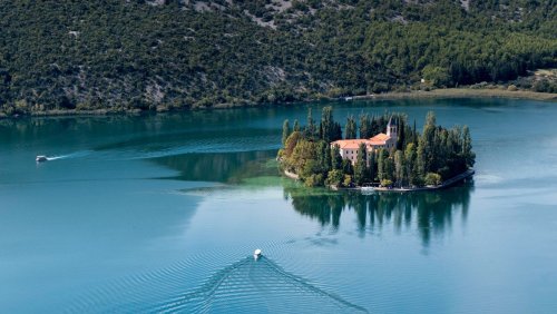 Kroatiens kaiserliche Kulisse Silbersee und Wasserfälle im Krka-Nationalpark