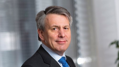 Nach Gerichtsurteil Shell beugt sich dem Druck mit neuen Klimazielen