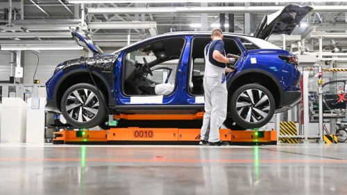 Kraftfahrt-Bundesamt: Bestand an E-Autos in Deutschland wächst immer langsamer