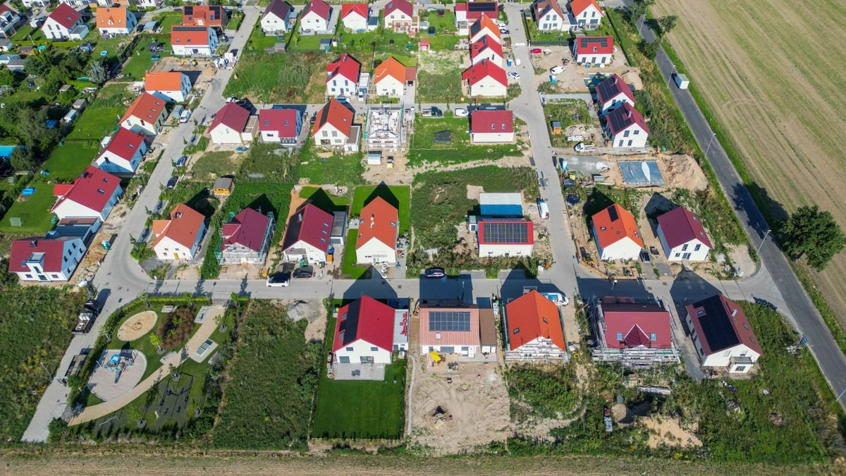 Regional große Unterschiede: Immobilien-Verkaufspreise sinken weiter