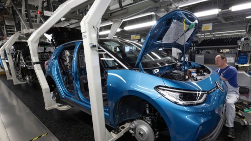 Schwache Nachfrage nach E-Autos: VW baut in Zwickau Stellen ab