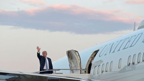 Trotz massiver Kritik: Trump nimmt Boeing von Katar an