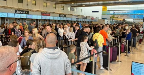 Manchester Airport Tui passengers facing huge bag drop queues describe wait time as ‘disgraceful’