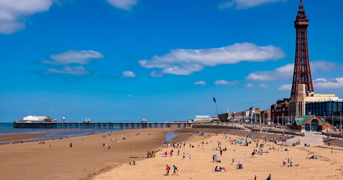 Police issue urgent warning to parents after 'several' children go missing on beach