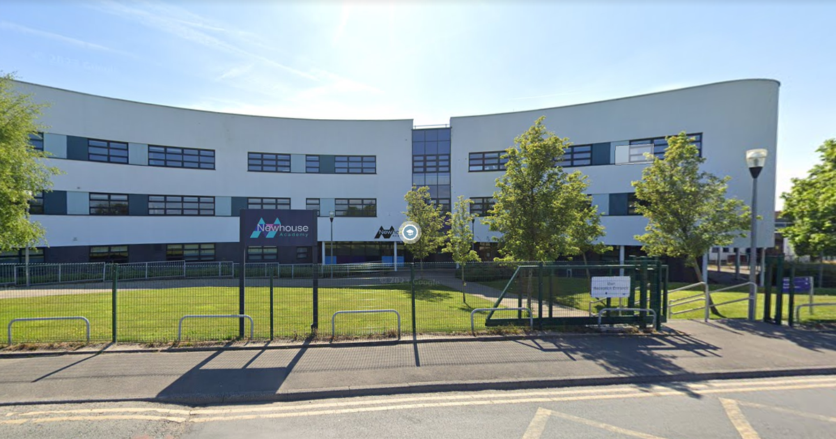 Parents 'furious' with school's plan to ban skirts for girls - Manchester Evening News