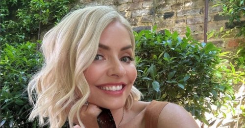 Holly Willoughby So Hot As She Reveals Cocktail Of Choice In Stunning Snap After Sharing