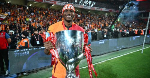 Victor Osimhen responds to Man United legend as 'crunch transfer talks' begin