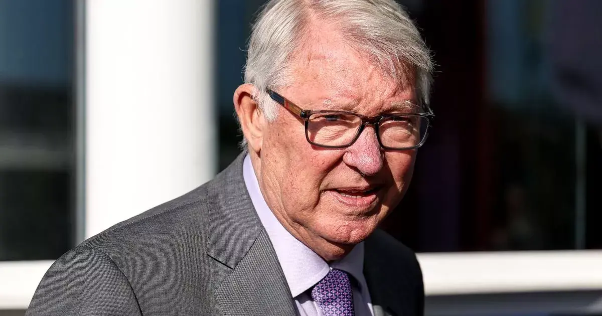Sir Alex Ferguson branded Man United transfer critics 'f*****g idiots' in fiery press conference