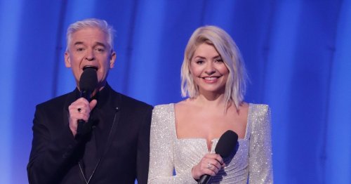 Holly Willoughby under fire after ITV Dancing On Ice viewers brand show 'ruined'
