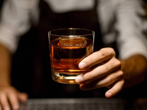Bartenders Say This Will Get You Ignored At The Bar Every Time