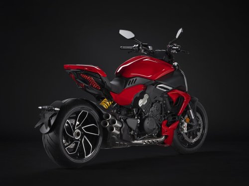 2023 Ducati Diavel V4 is a $40,000 Muscled-Up Cruiser with Superbike Power