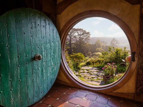 Airbnb Wants You to Eat, Drink and Sleep Like a Hobbit From 'Lord of the Rings'