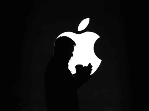 US Justice Department Sues Apple Over Smartphone Dominance | Man of Many