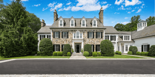 This Connecticut Mansion Is Straight out of ‘The Stepford Wives’