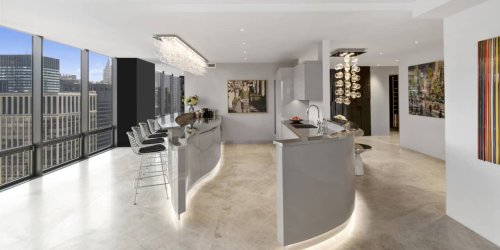 The Kitchen Looks Like a Spaceship in This Gallery-Sized Manhattan ...