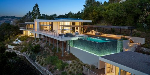 Cantilevered House Soaks in the Bay Area’s Unique Topography—and Weather